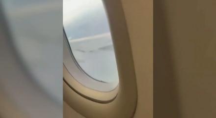 G&ouml;ky&uuml;z&uuml;nde dehşet anları: Fırtınaya yakalanan u&ccedil;akta b&uuml;y&uuml;k panik!