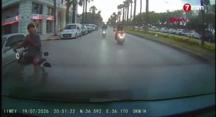 Hatay'da yaya ge&ccedil;idinde skuterli &ccedil;ocuğa motosiklet &ccedil;arptı