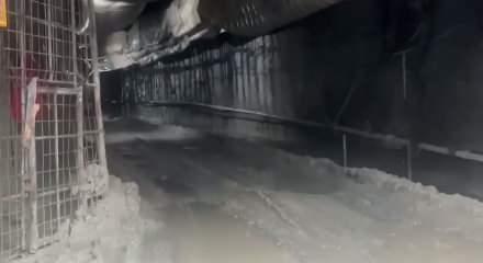 Hindistan'da korkun&ccedil; patlama: 9 kişi hayatını kaybetti, 15&rsquo;ten fazla iş&ccedil;i mahsur kaldı!