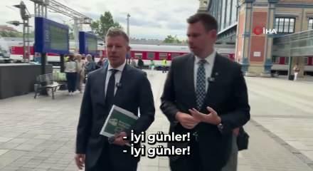 Macaristan Başbakanı Magyar'a t&uuml;k&uuml;r&uuml;kl&uuml; saldırı
