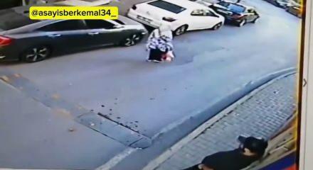 Pazardan d&ouml;nen yaşlı kadına vurup ka&ccedil;tı! Vicdansızlık anı kamerada
