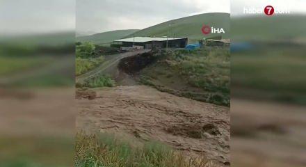 Tekman'da sel felaketi: Evler ve araziler sular altında kaldı