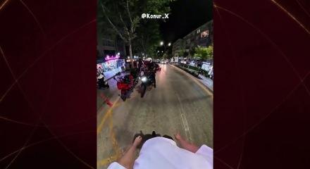 Trafik &ccedil;evirmesi tersine d&ouml;nd&uuml;: Yunus polisini &ccedil;evirip ehliyet sordu