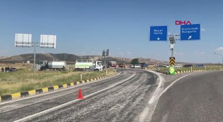&Ccedil;ankırı'da tır ile otomobilin &ccedil;arpıştığı kazada 3 kişi &ouml;ld&uuml;, 2 kişi yaralandı