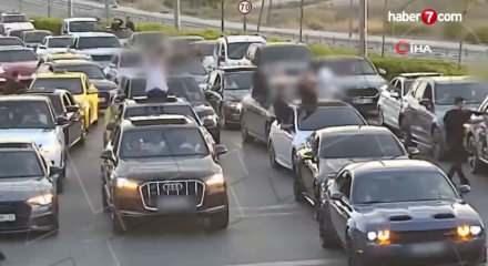 D&uuml;ğ&uuml;n konvoyunda yolu kapatan 7 s&uuml;r&uuml;c&uuml;ye 695 bin 862 lira ceza!