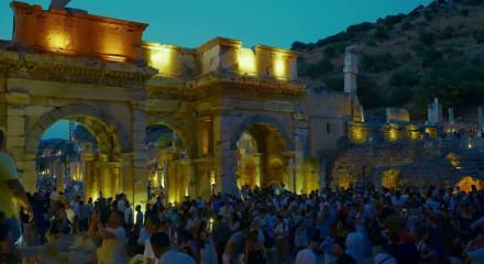 Efes Antik Kenti Gece M&uuml;zeciliği ile doldu taştı! 
