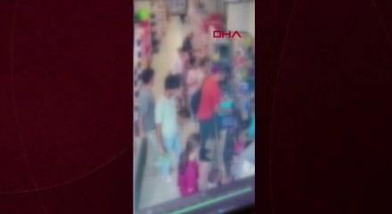 Esenyurt'ta yolda bulduğu kartla 10 bin TL&rsquo;lik alışveriş yapan ş&uuml;pheli kamerada