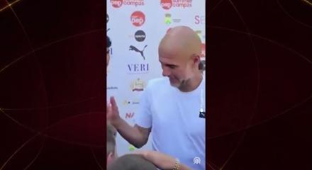 Guardiola kapılarını Filistinli &ccedil;ocuklara a&ccedil;tı