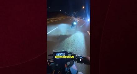 İstanbul'da ters y&ouml;nden gelen motosiklet dehşet sa&ccedil;tı ardından ka&ccedil;tı