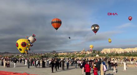 Kapadokya'da Balon Festivali başladı: 30 fig&uuml;rl&uuml; balon g&ouml;ky&uuml;z&uuml;n&uuml; renklendirdi