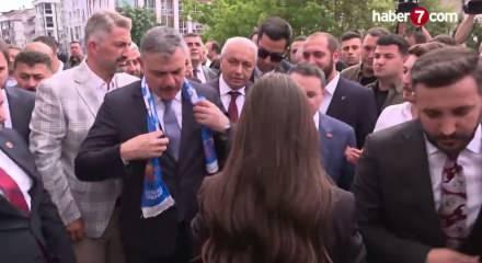 Bakan &Ccedil;ift&ccedil;i ve Bakan G&uuml;ler Esenyurt'ta esnaf ve vatandaşla bir araya geldi