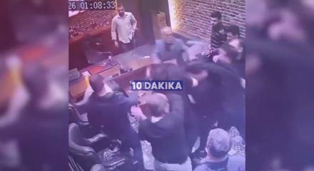 Adana'da Teksas'ı andıran kavga! Eski polisin &ouml;ld&uuml;r&uuml;ld&uuml;ğ&uuml; kavganın g&ouml;r&uuml;nt&uuml;leri ortaya &ccedil;ıktı