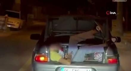 Ara&ccedil; bagajındaki tehlikeli yolculuk kamerada