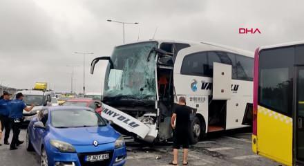 Arnavutk&ouml;y'de yolcu otob&uuml;s&uuml; İETT otob&uuml;s&uuml;ne &ccedil;arptı: 5 yaralı