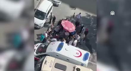 Bah&ccedil;elievler'de silahla vurulan minib&uuml;s şof&ouml;r&uuml; yaralandı