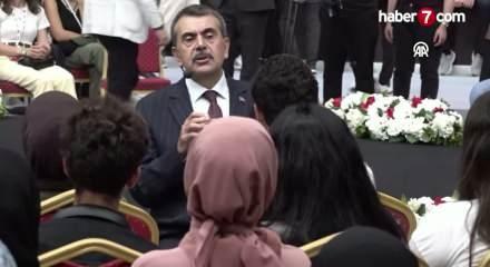 Bakan Tekin "&Uuml;niversite Tercih Destek Programı"nda gen&ccedil;lerle bir araya geldi