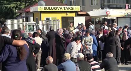 Binlerce liraya satabilirdi: &Ccedil;ift&ccedil;i &uuml;r&uuml;nlerini &uuml;cretsiz dağıttı!