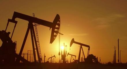 Brent petrolde sert d&uuml;ş&uuml;ş: Fiyatlar y&uuml;zde 7,4 geriledi