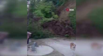 B&uuml;y&uuml;k&ccedil;ekmece'de toprak kayması meydana geldi