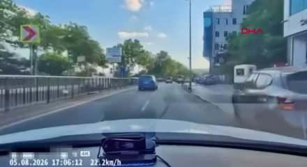 Ey&uuml;psultan'da trafikte tartıştığı s&uuml;r&uuml;c&uuml;n&uuml;n &ouml;n&uuml;n&uuml; kesti: 'Kafanı keserim'