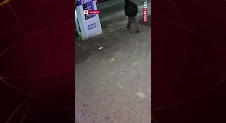Londra'da film gibi soygun: ATM'yi &ccedil;eki&ccedil;le par&ccedil;alayıp arabayla yerinden s&ouml;kt&uuml;ler