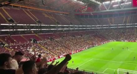 Galatasaray'da taraftardan y&ouml;netime sert tepki