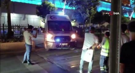 Gen&ccedil; kıza yaya ge&ccedil;idinden ge&ccedil;erken iki ara&ccedil; &ccedil;arptı