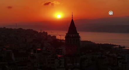 İstanbul'un harika g&uuml;n doğumu g&ouml;renleri huzur oluşturdu