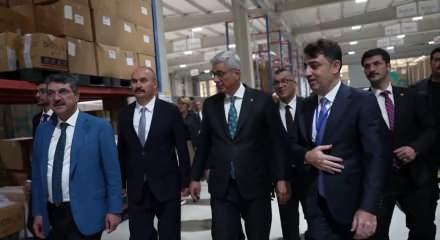  Sağlık Bakanı Memişoğlu yerli ventilat&ouml;rlerin sevkiyatını inceledi