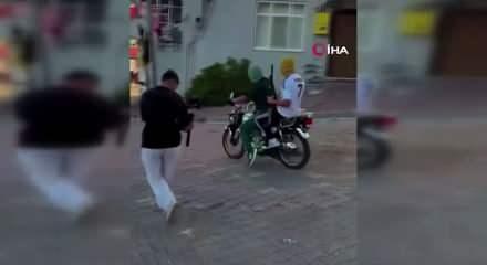 Klip &ccedil;ekiminde izinsiz şekilde t&uuml;fek kullanan rap&ccedil;i g&ouml;zaltına alındı