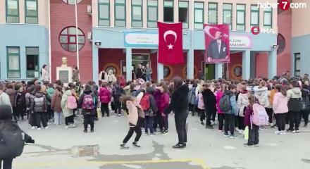 Okullarda g&uuml;venlik tedbrileri &uuml;st d&uuml;zeye &ccedil;ıkıyor! 30 bin kişi işe alınacak...