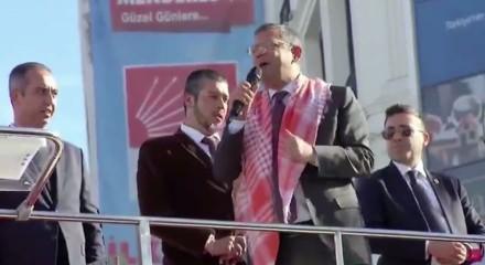 &Ouml;zg&uuml;r &Ouml;zel'in r&uuml;şvet aldığını sevgilisine yazan İlkay &Ccedil;i&ccedil;ek'i desteklediği s&ouml;zleri yeniden g&uuml;ndem oldu