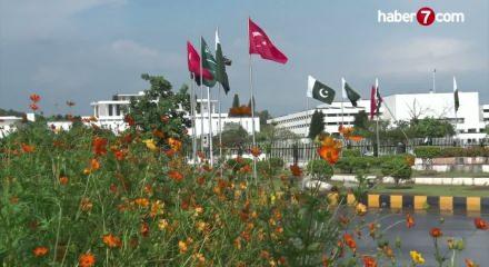 Pakistan'daki simge yapılar, T&uuml;rkiye, Suudi Arabistan ve Pakistan bayraklarıyla ışıklandırıldı