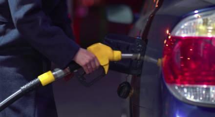 Salı g&uuml;n&uuml; tabela değişiyor: Akaryakıtta yeni fiyat belli oldu!