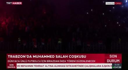 Trabzon'da tarihi akşam! Salah binlerce kişinin &ouml;n&uuml;nde imza atıyor