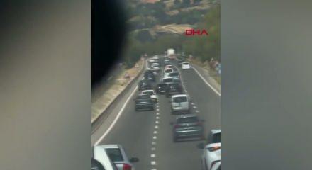Trafikte makas atarak ilerleyen s&uuml;r&uuml;c&uuml;ye 10 bin lira ceza