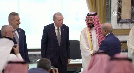 T&uuml;rkiye, Pakistan ve Suudi Arabistan arasında tarihi imza sonrası samimi anlar
