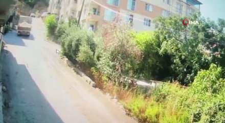 Yokuşu &ccedil;ıkamadı, geri geri kayıp &uuml;zerine d&uuml;şt&uuml;! Talihsiz kadının acı sonu