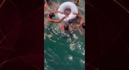Y&uuml;ksek atlama sporcusu suya &ccedil;akıldı, &ouml;l&uuml;mden d&ouml;nd&uuml;
