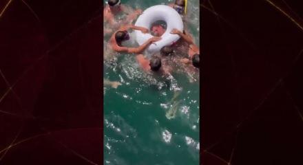 Y&uuml;ksek atlama sporcusu suya &ccedil;akıldı, &ouml;l&uuml;mden d&ouml;nd&uuml;
