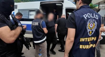 2 organize su&ccedil; &ouml;rg&uuml;t&uuml; elebaşı T&uuml;rkiye'ye iade edildi