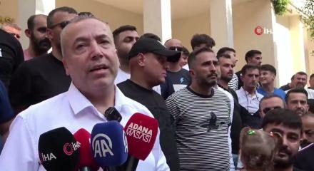 Adana Demirspor taraftarı ayaklandı! Bariyeri yıkıp belediyeye y&uuml;r&uuml;d&uuml;ler