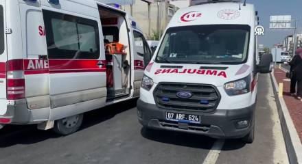 Antalya'da 5 aracın karıştığı zincirleme kazada 6 kişi yaralandı