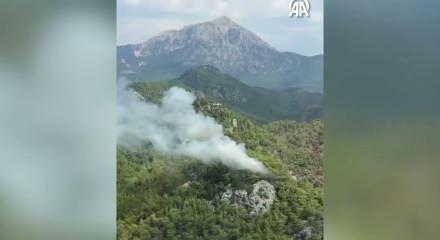 Antalya'da s&ouml;nd&uuml;r&uuml;len b&ouml;lgede alevler yeniden başladı
