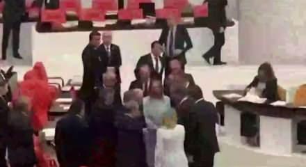 Bah&ccedil;eli&rsquo;den &Ouml;zel&rsquo;e manidar soru! G&uuml;ndem olan diyalog