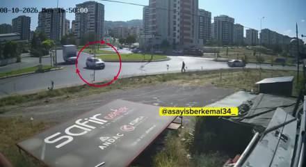 Direksiyon hakimiyetini kaybeden s&uuml;r&uuml;c&uuml; yayayı ezdi