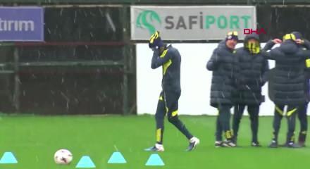 Devler Ligi'nde kritik viraj: Fenerbah&ccedil;e play-off i&ccedil;in sahada!  