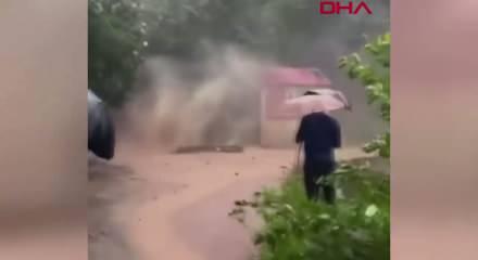 Giresun'da sağanak sel ve taşkında kayıp 2 kişiyi arama &ccedil;alışmaları devam ediyor