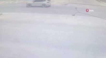 Hatalı d&ouml;n&uuml;ş can aldı! &Ouml;nce faciaya sebep oldu sonra ka&ccedil;tı!