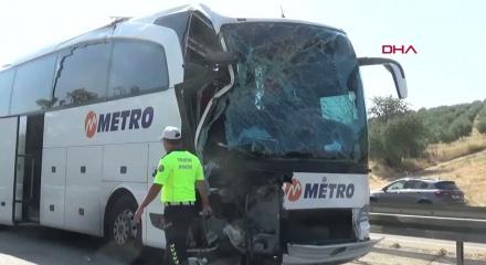 Manisa'da yolcu otob&uuml;s&uuml;, kamyona arkadan &ccedil;arptı: 1 &ouml;l&uuml;, 7 yaralı 